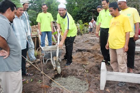 Impian ‘Penghuni Rumah Kotak’ Miliki Rumah Selesa Menjadi Kenyataan http://www.buletinonline.net/images/stories/aberita14/IMG_9165.jpg