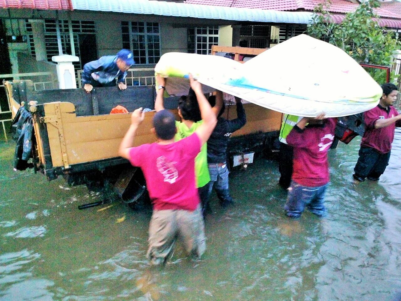 Unit Amal Bantu Mangsa Banjir