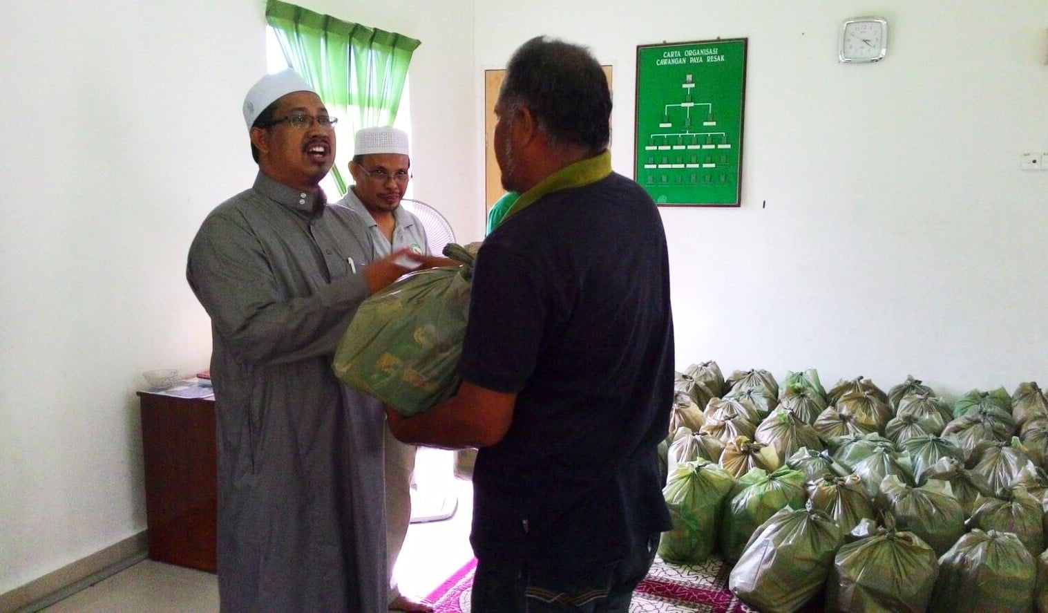80 Fakir Miskin Terima Bantuan