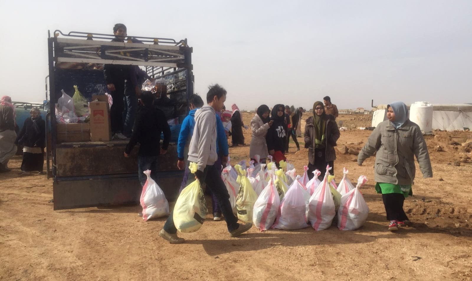 435 Pelarian Syria Kem Ummu Serab Terima Bantuan