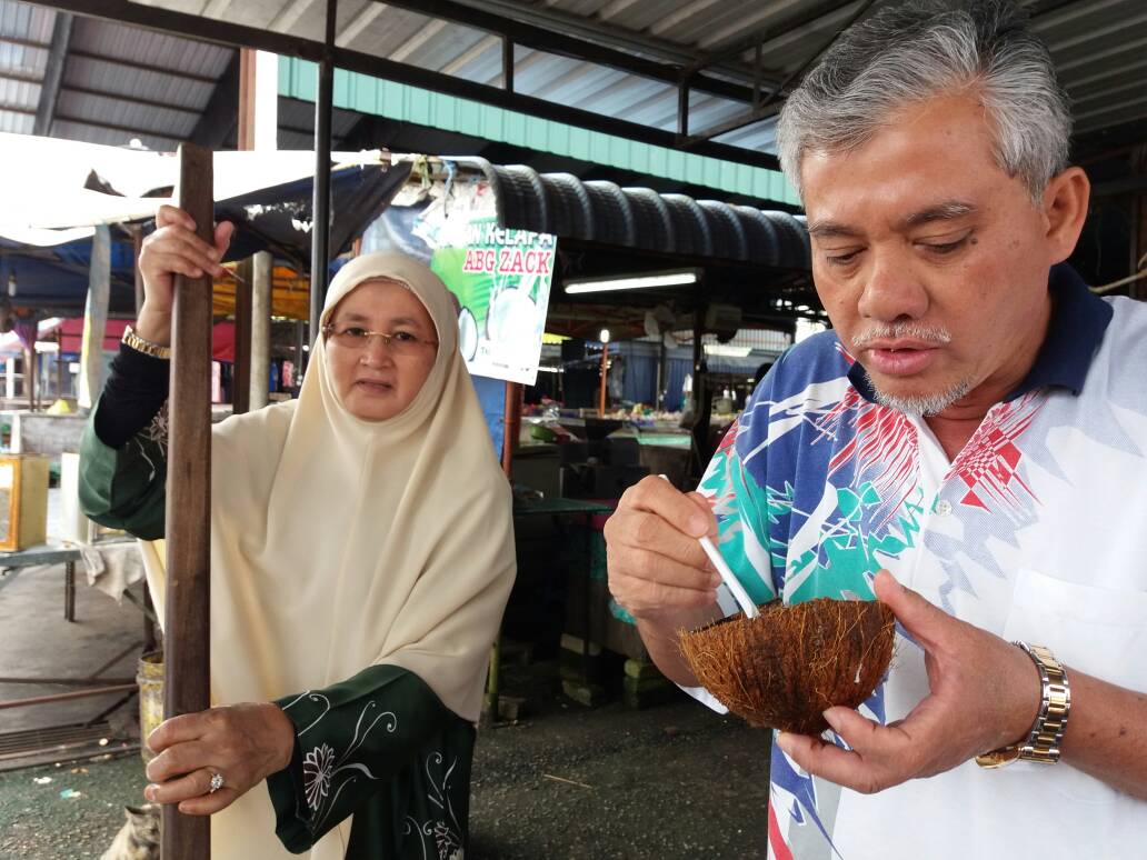 Dampingi Masyarakat Dengan Sedikit ‘Buah Tangan’
