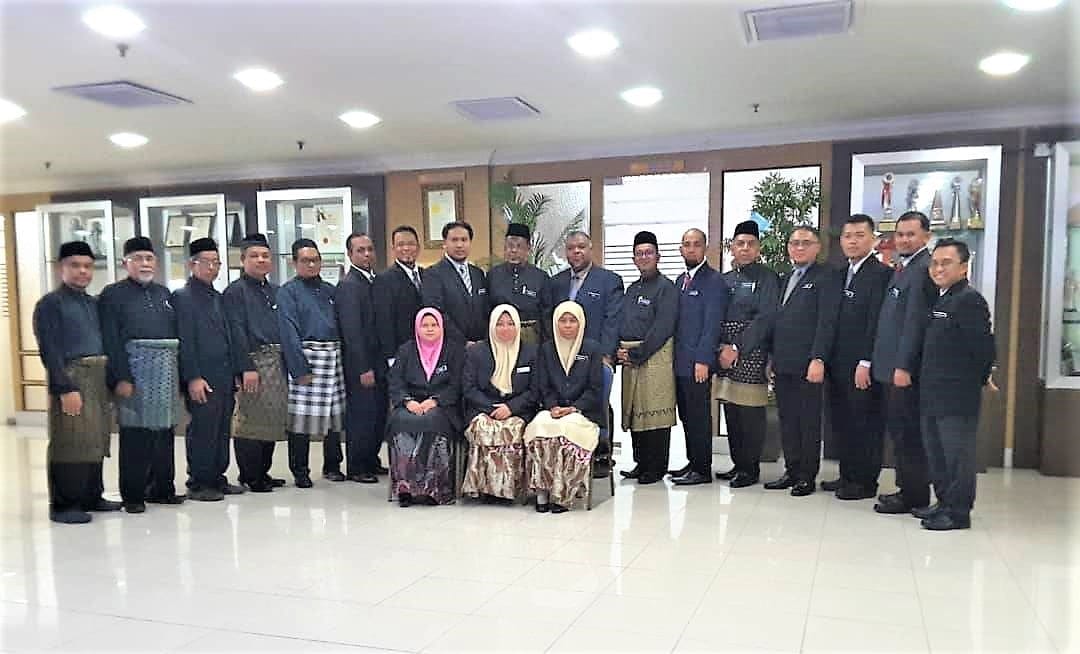 21 Orang Ahli Majlis Mengangkat Sumpah
