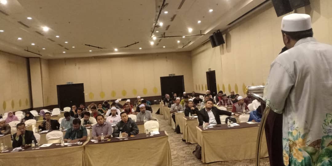 Laksana Tugas Bersungguh, Pertahan Kerajaan PAS