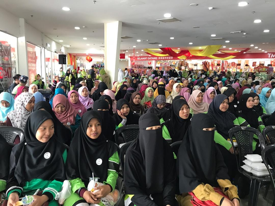 Pertahan Islam, Dalam  Negeri Dan Luar Negara