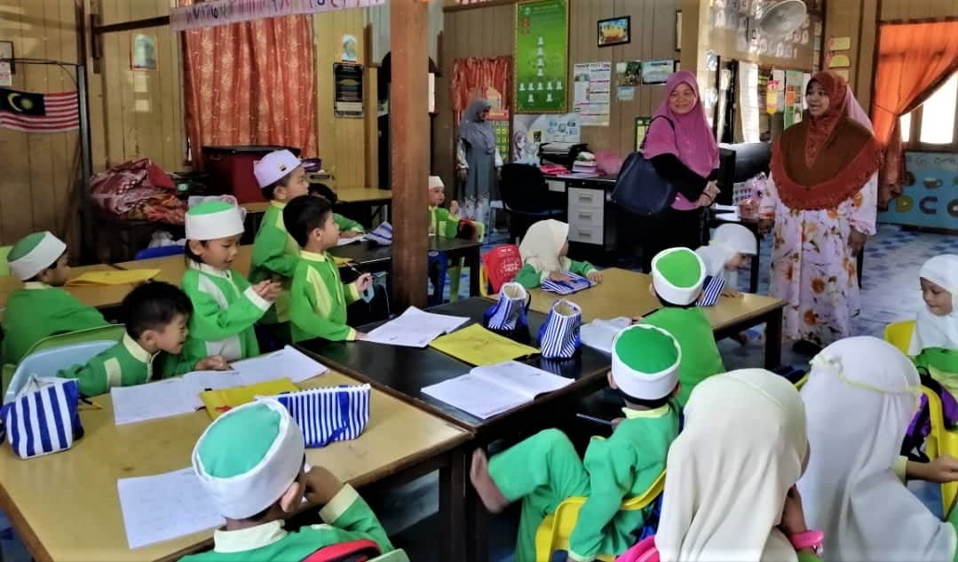 KHAIRUNNISA Hargai Bakti Guru PASTI