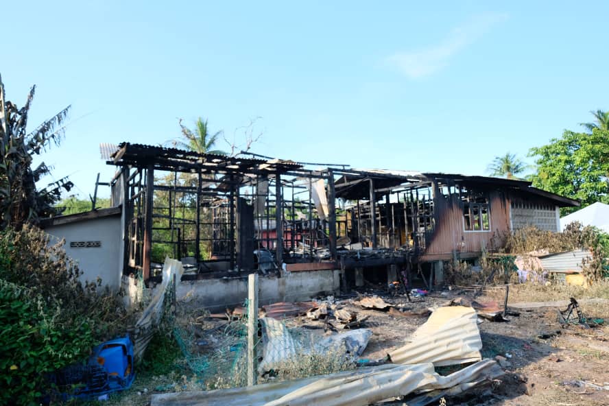 Rumah Terbakar Tengah Malam