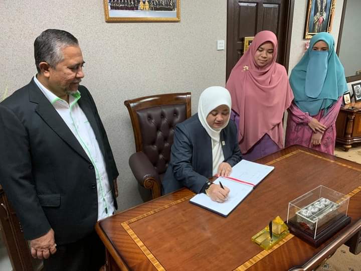 Dedahkan Dunia Politik Kepada Anak Muda