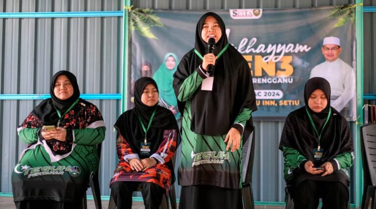 Ameerah Tegas PAS Tidak Tentang Raja