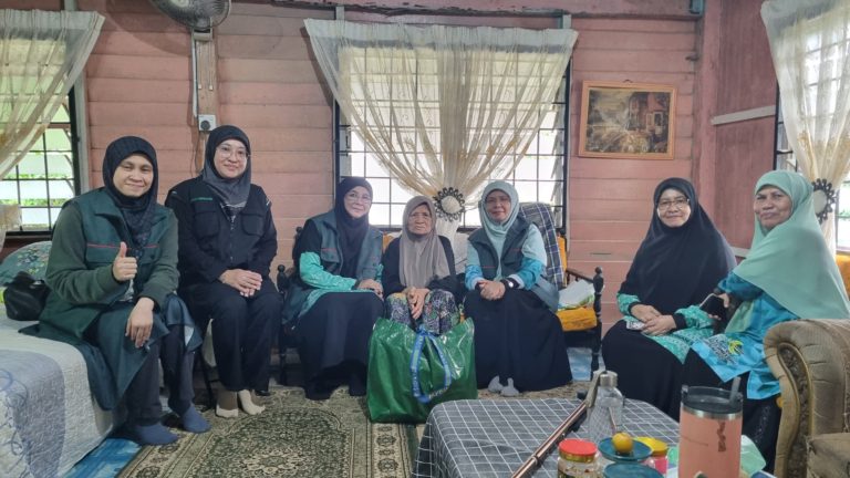 54 Penggerak Muslimat Kuala Nerus Terima Sumbangan Pasca Banjir