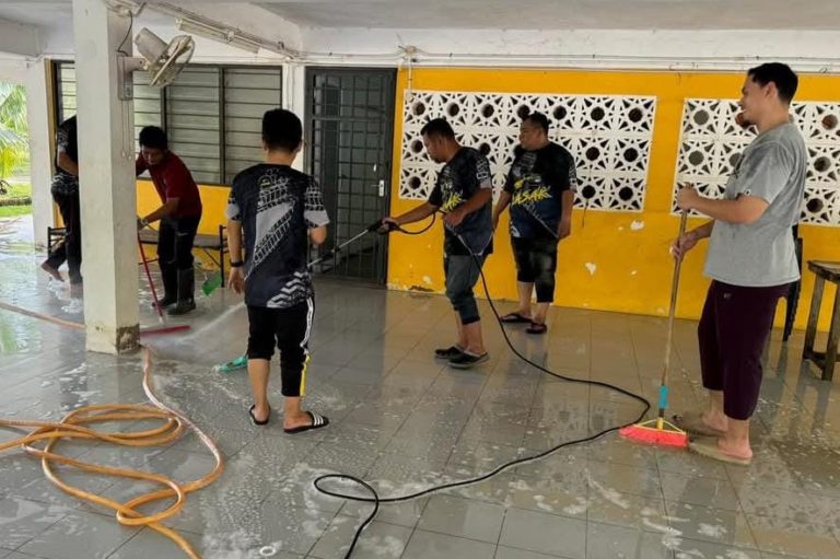 70 Sertai Operasi Bersih Di DUN Ajil