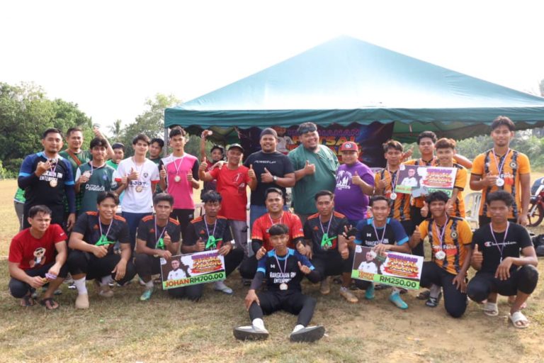 Futsal Padang Eratkan Ukhwah