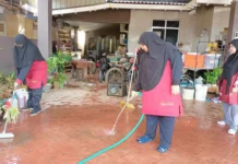Briged Muslimat Marang Cuci Rumah Mangsa Banjir