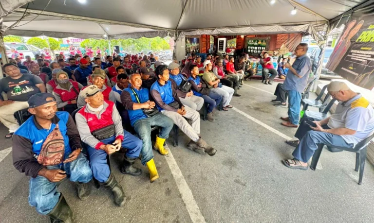 200 Pekerja Kebersihan di Kemaman Dihargai