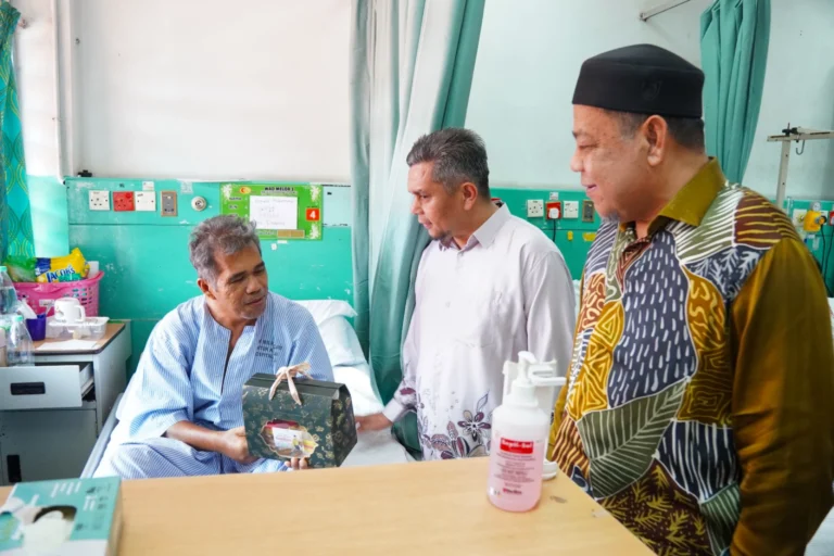 Kakitangan Hospital dan Pesakit Disantuni Sempena Aidilfitri