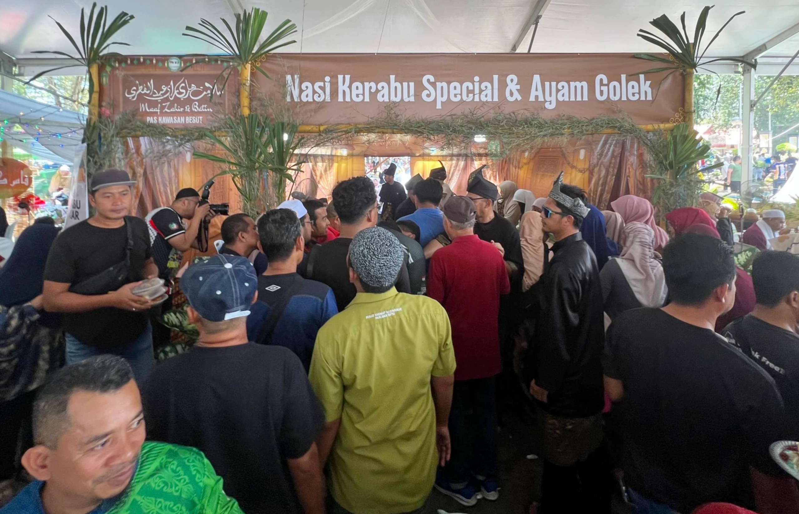 Aroma Semerbak Ayam Golek, Mewangi Nasi Kerabu Bunga Telang