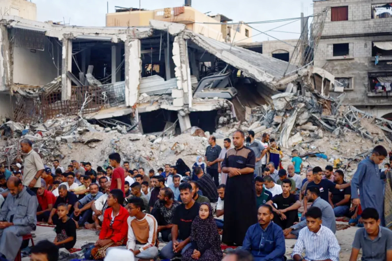 Penduduk Gaza Solat Sunat Aidiladha Di antara Runtuhan
