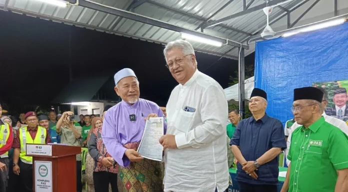 Zaid Ibrahim, 13 other politicians join Pas ahead of Negri polls