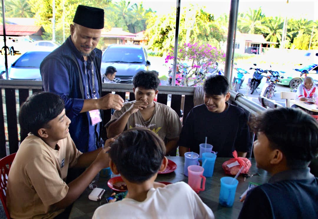 “Dari Sekolah Sampai Surau, Ramai Kenal Ustaz Anuar” – Pengundi Maharani Iktiraf Calon PN