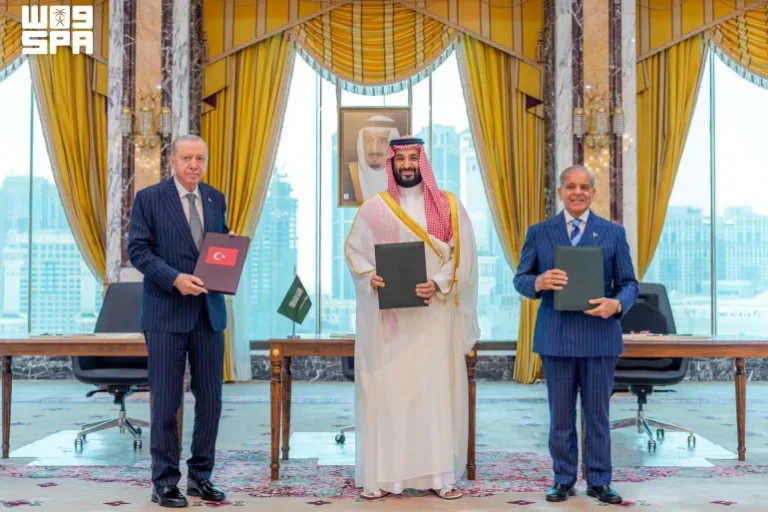 Arab Saudi, Turkiye, Pakistan Meterai Perjanjian Pertahanan Bersama Makkah