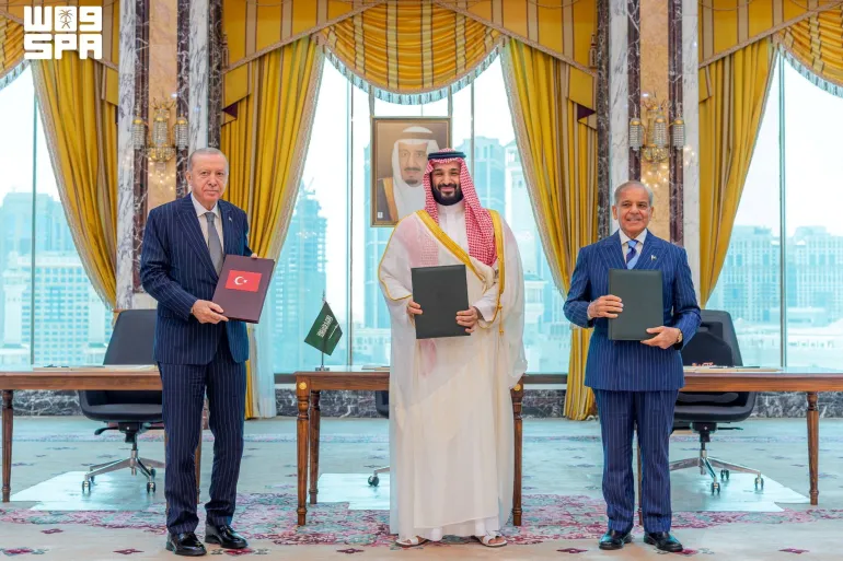Arab Saudi, Turkiye, Pakistan Meterai Perjanjian Pertahanan Bersama Makkah
