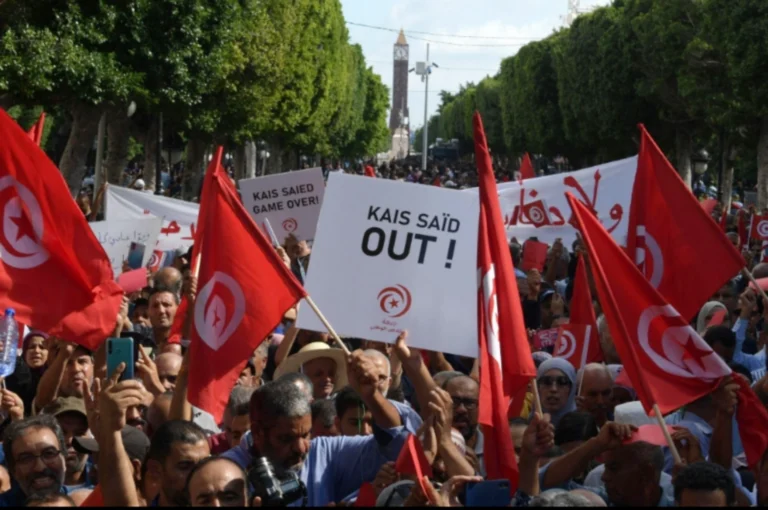 Rakyat Tunisia Turun Ke Jalan Raya, Desak Kais Saied Berundur
